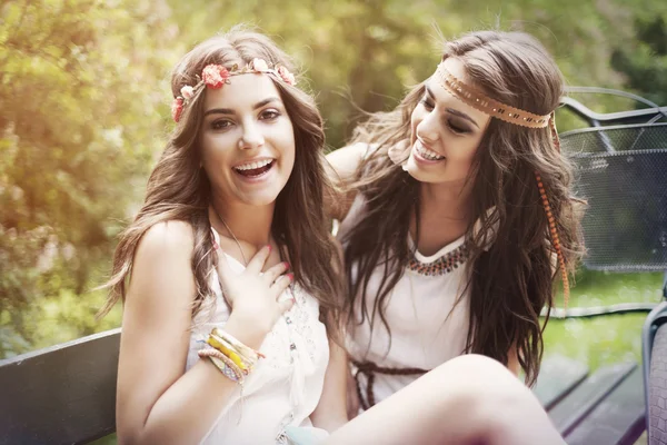 Happy boho female friends — Stock Photo, Image