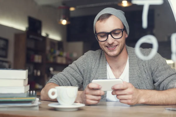 Hipster man with mobile phone — Stock Photo, Image