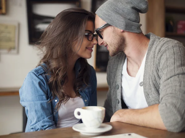 Couple aimant au café Images De Stock Libres De Droits