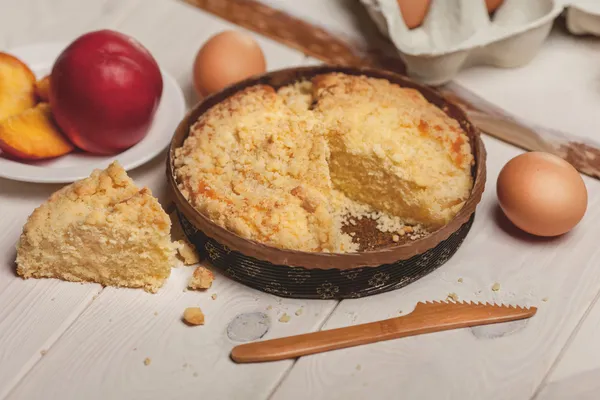 Kuchen mit Pfirsichen — Stockfoto