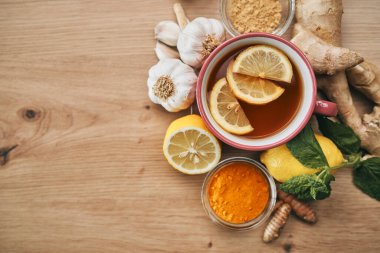 Doğal bağışıklık sistemi içerikli kış çayı manzarası. 