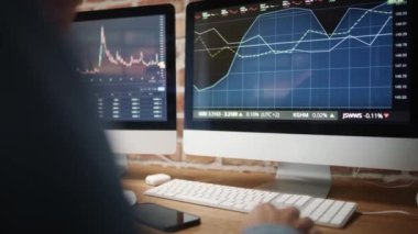 Borsa verisi olan bilgisayar ekranını kapat. 8K 'da kırmızı helyum kamerayla çekildi.   