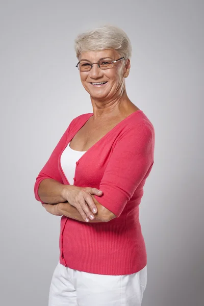 Lächelnde Seniorin — Stockfoto