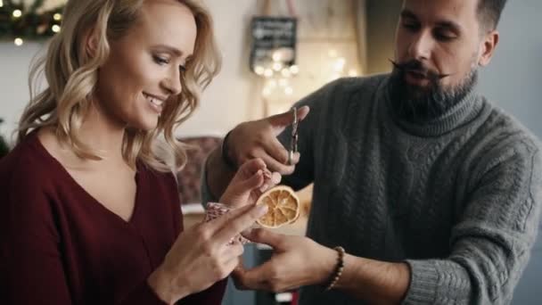 Happy Couple Making Christmas Decorations Shot Red Helium Camera — Stock Video