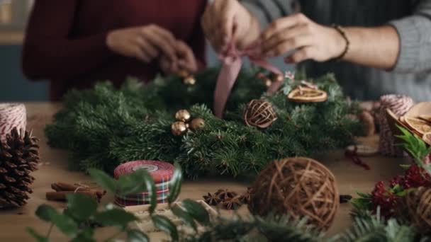Couple making natural Christmas decorations. Shot with RED helium camera in 8K — Stock Footage Couple Making Natural Christmas Decorations Shot Red Helium Camera Stock Footage