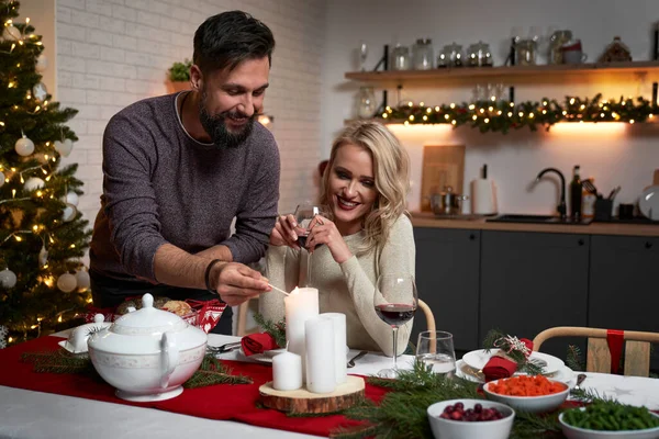 Een Paar Die Samen Een Kerstdiner Hebben — Stockfoto