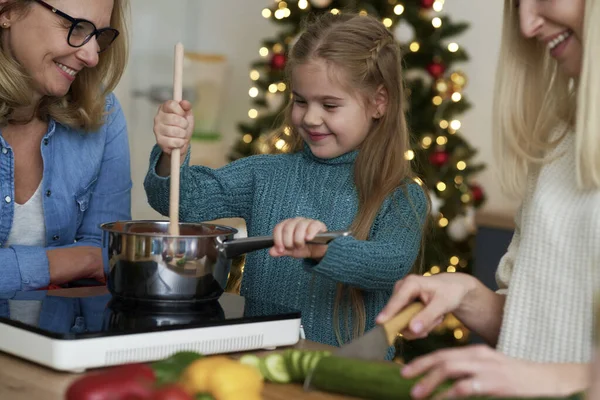 Feliz Três Gerações Mulher Cozinha Preparando Comida Natal — Fotografia de Stock