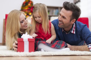 Noel zamanında genç ailesi