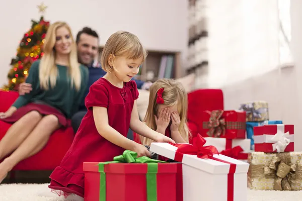 Boldog család karácsonyi időszakban — Stock Fotó