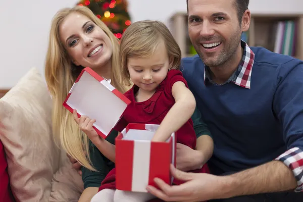 Tijdens de kerstperiode en gelukkige familie — Stockfoto