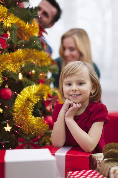 Маленька дівчинка на Різдво — стокове фото
