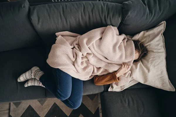 Femeia Depresie Întinsă Canapea — Fotografie, imagine de stoc