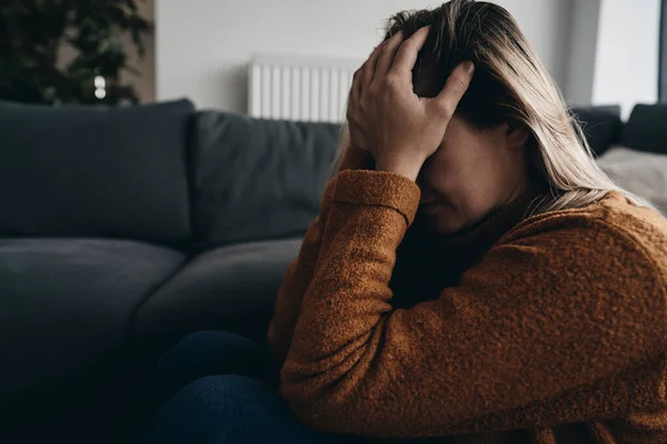 Depresyonlu Bir Kadına Yaklaş — Stok fotoğraf