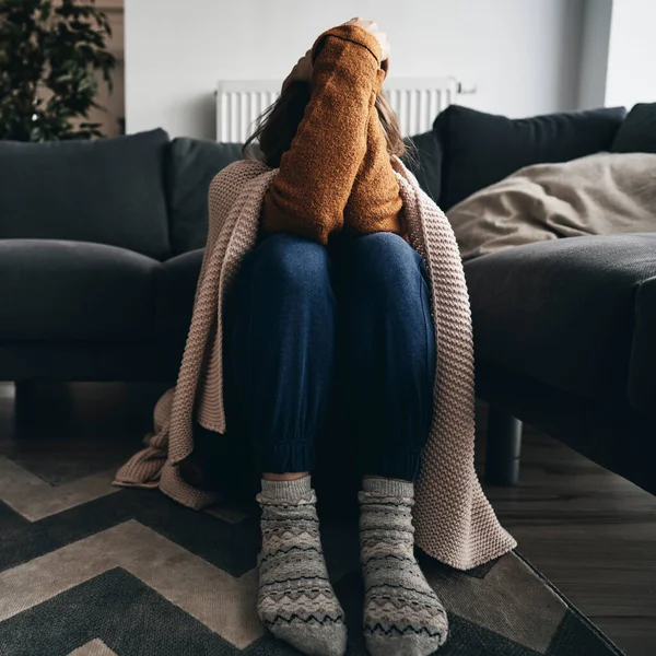 Sitzende Frau Hat Psychische Erkrankung — Stockfoto