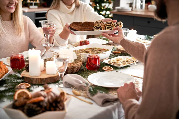 Family Spending Christmas Eve Together — Stock Photo, Image