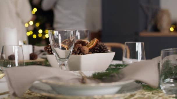 Table Fresh Christmas Decorations Shot Red Helium Camera — Stock Video