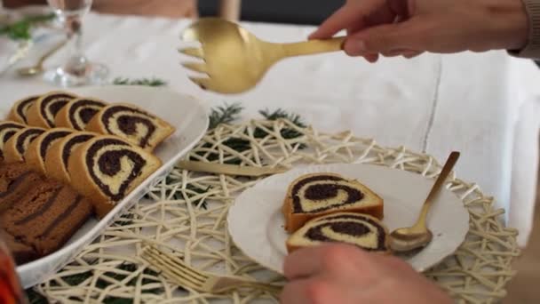 Comer Bolo Polonês Tradicional Natal Tiro Com Câmera Hélio Vermelho — Vídeo de Stock