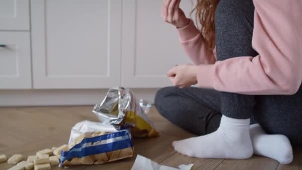 Vidéo Portable Jeune Femme Caucasienne Ayant Trouble Alimentation Tourné Avec — Video