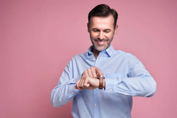 Happy Man Showing Smart Watch — Stock Photo, Image