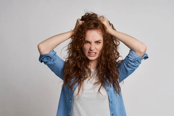 Sehr Wütende Frau Mit Haaren — Stockfoto