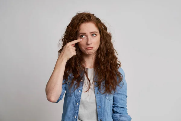 Llorando Joven Mujer Estudio — Foto de Stock