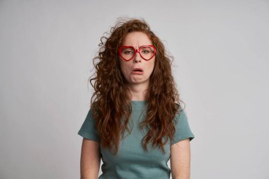 Kalbi kırık olan kadın                               