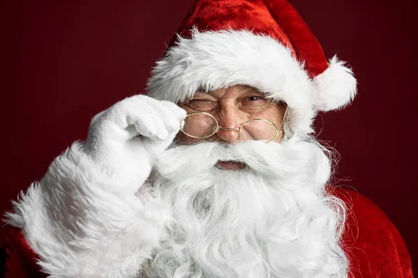 Bonito Papai Noel Piscando Olho — Fotografia de Stock