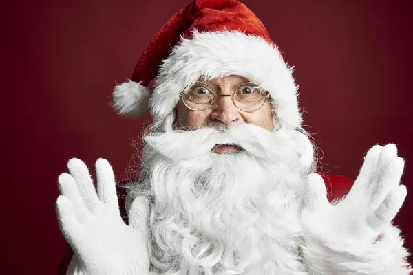 Primer Plano Santa Claus Con Cara Conmocionada — Foto de Stock