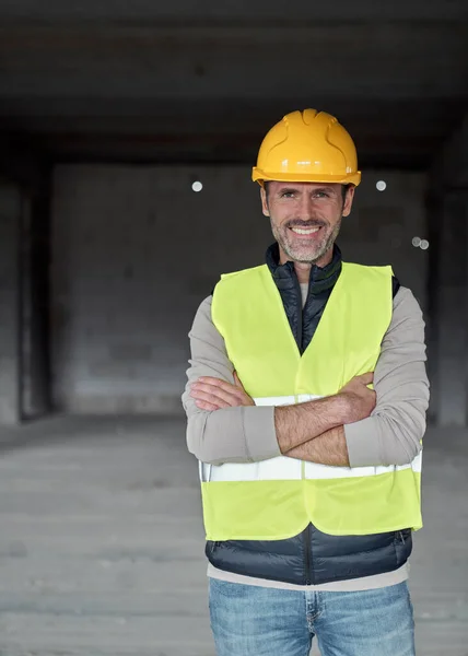 Vertical Portrait Caucasian Engineer Standing Construction Site — Stock Photo, Image