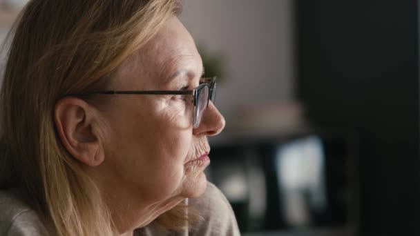 Extreme Close Thoughtful Caucasian Senior Woman Sitting Armchair Looking Away — Stock Video