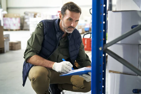 Crouching Caucasian Men Mature Age Checking Documents Goods Warehouse — Stock Photo, Image