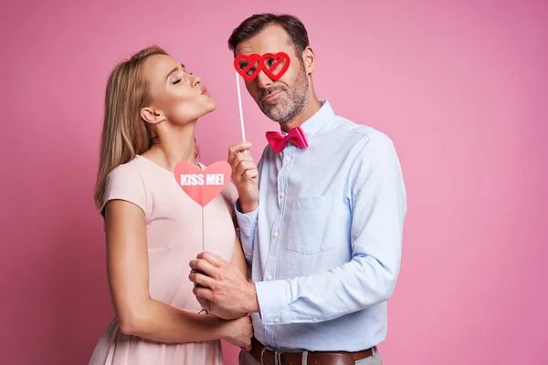 Caucasian Mature Couple Love Posing Pink Background — Fotografia de Stock