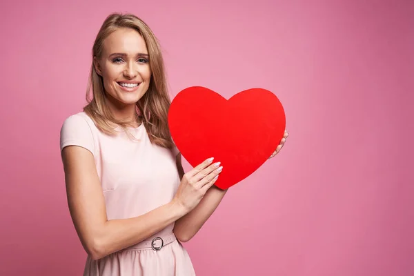 Caucasian Ethnicity Woman Pink Background Holding Wooden Heart — Stockfoto