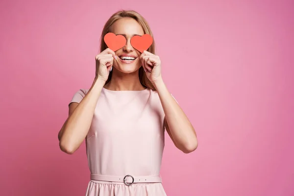 Attractive Caucasian Woman Covering Eyes Small Red Hearts — ストック写真
