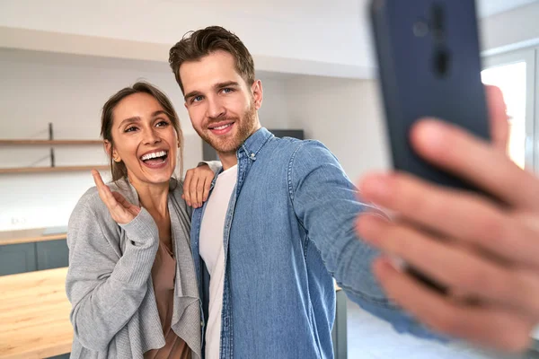 Very Excited Caucasian Couple Taking Selfie New Flat — Stockfoto