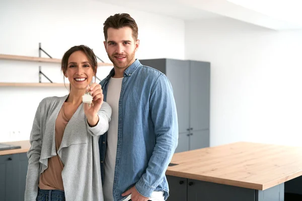 Cheerful Caucasian Couple Holding House Keys — Foto de Stock