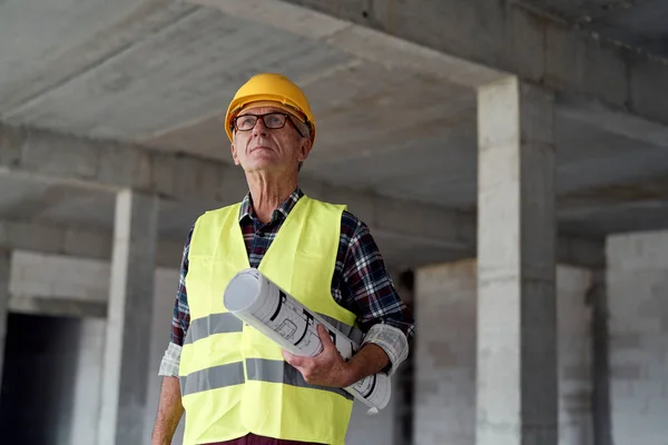 Senior Caucasian Man Holding Plans Construction Site — Stock Photo, Image