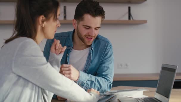 Close Caucasian Couple Designing New House Ideas Computer Shot Red — Stock Video