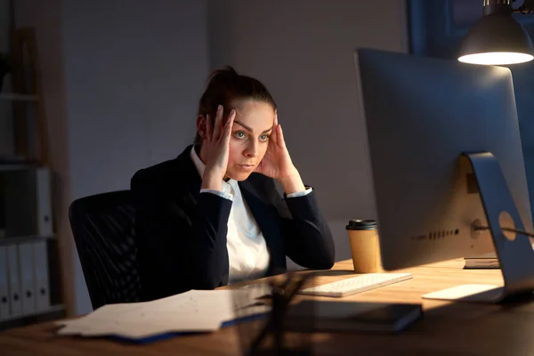 Kaukasiska Affärskvinna Har Problem Jobbet — Stockfoto