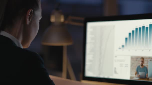 Blanke Volwassen Vrouw Heeft Videoconferentie Kantoor Opgenomen Met Red Helium — Stockvideo