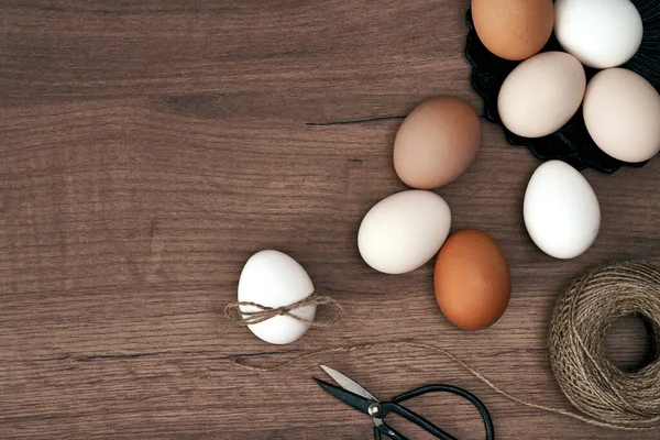 Direkt Über Dem Schuss Natürlicher Eier Auf Den Holztischen — Stockfoto