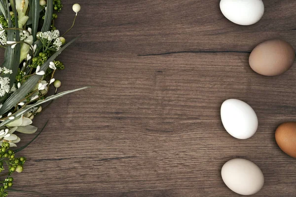 Direct Boven Het Schot Van Natuurlijke Eieren Het Houten Bureau — Stockfoto