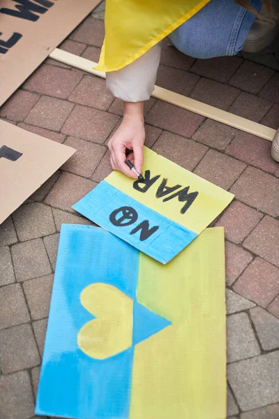 Detalhe Bandeiras Para Manifestação Contra Guerra Ucraniana Feita Por Pessoa — Fotografia de Stock