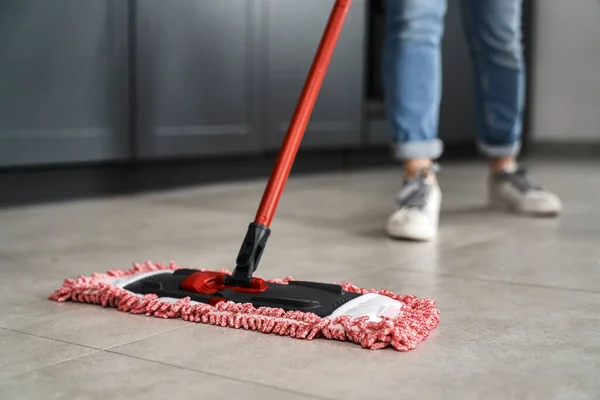 Close Caucasian Woman Mopping Floor Home — Stock Photo, Image