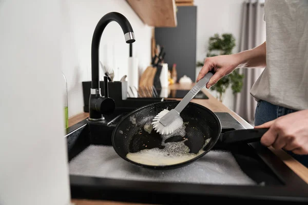 Close Caucasian Woman Washing Pans — Stock Photo, Image