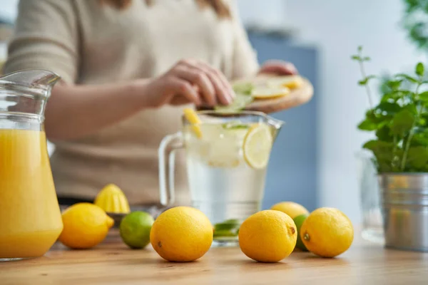 Lemons Foreground Unrecognizable Person Making Homemade Lemonade Fresh — Foto de Stock