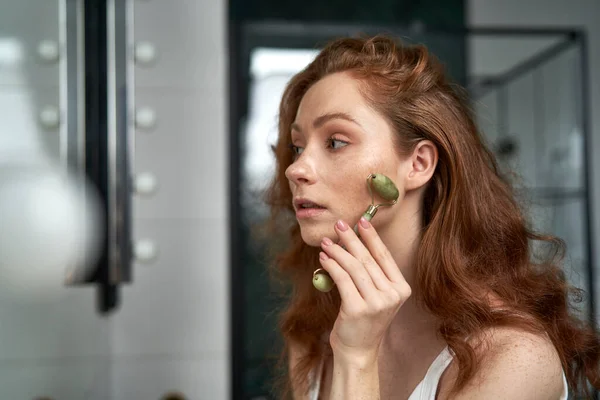 Redhead Caucasian Woman Using Face Roller Bathroom — Stock Fotó