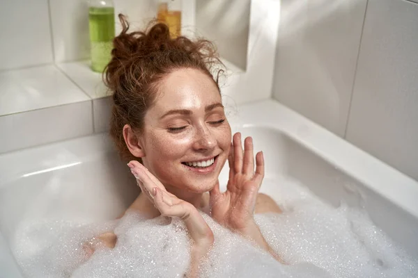 Young Redhead Woman Taking Bath Eyes Closed — Zdjęcie stockowe