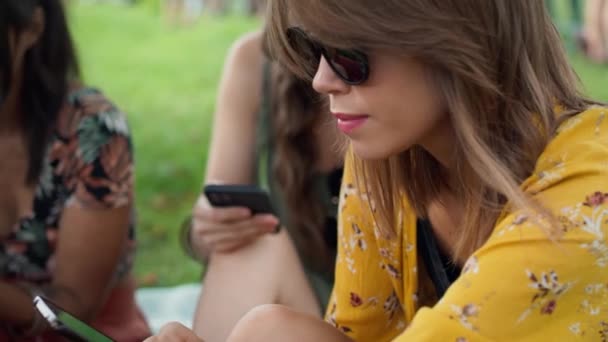 Smiling Woman Sitting Grass Using Mobile Phone Shot Red Helium — Vídeo de stock