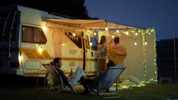 Group Young Friends Spending Time Camping Drinking Beer Evening Shot — Stock Video